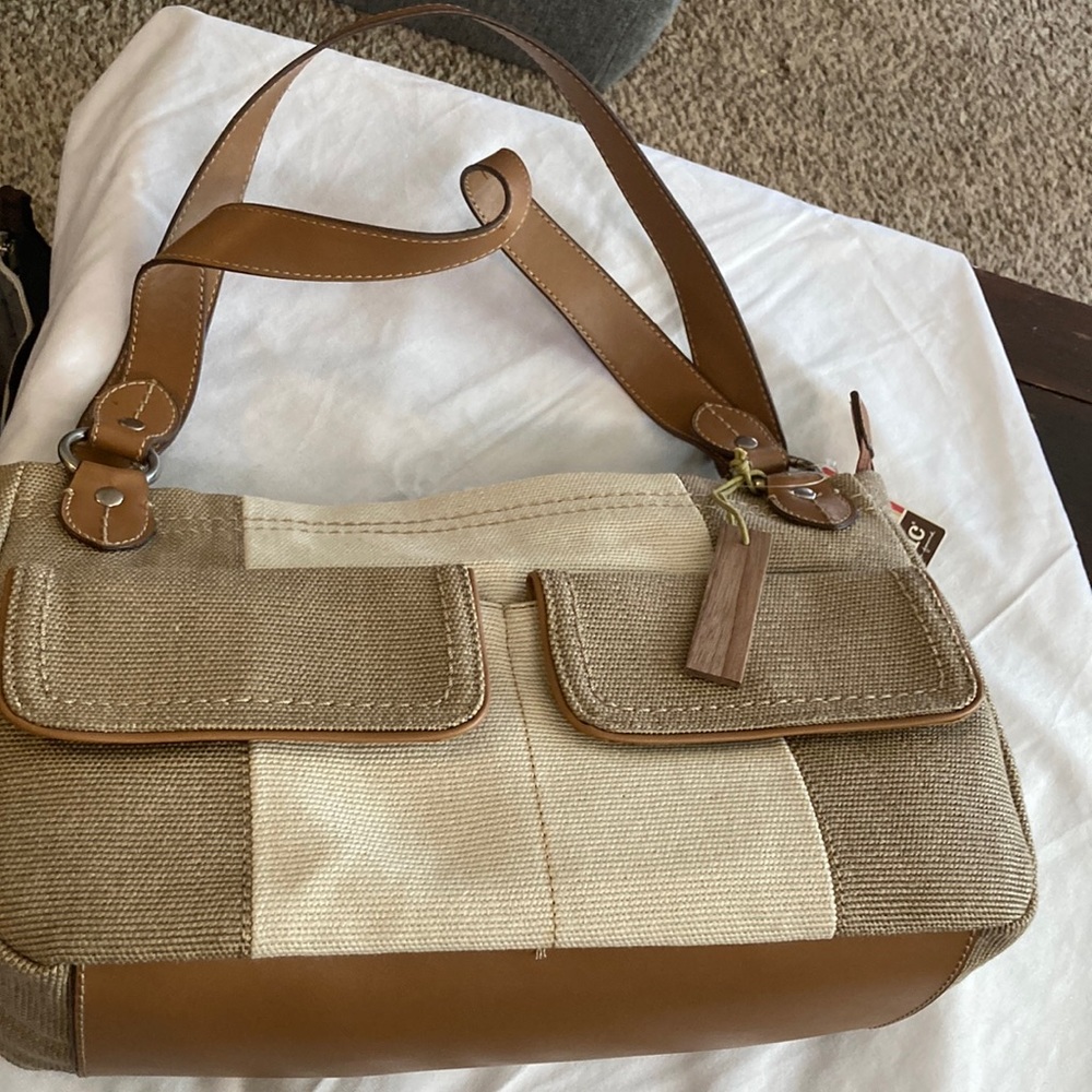 NWT Relics Newport to Khaki tan and cream colored bag